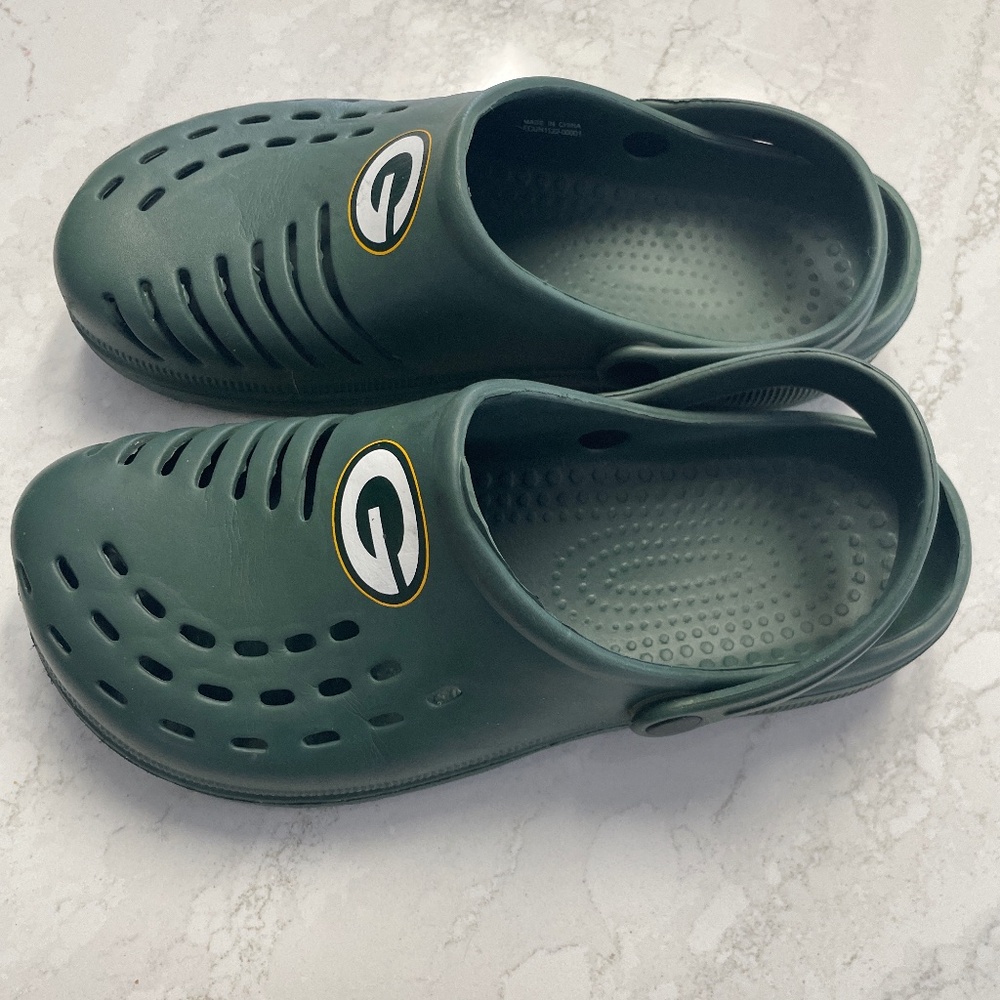 FOCO Men’s Crocs